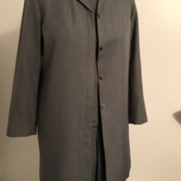 Suit - Picture 2 of 8